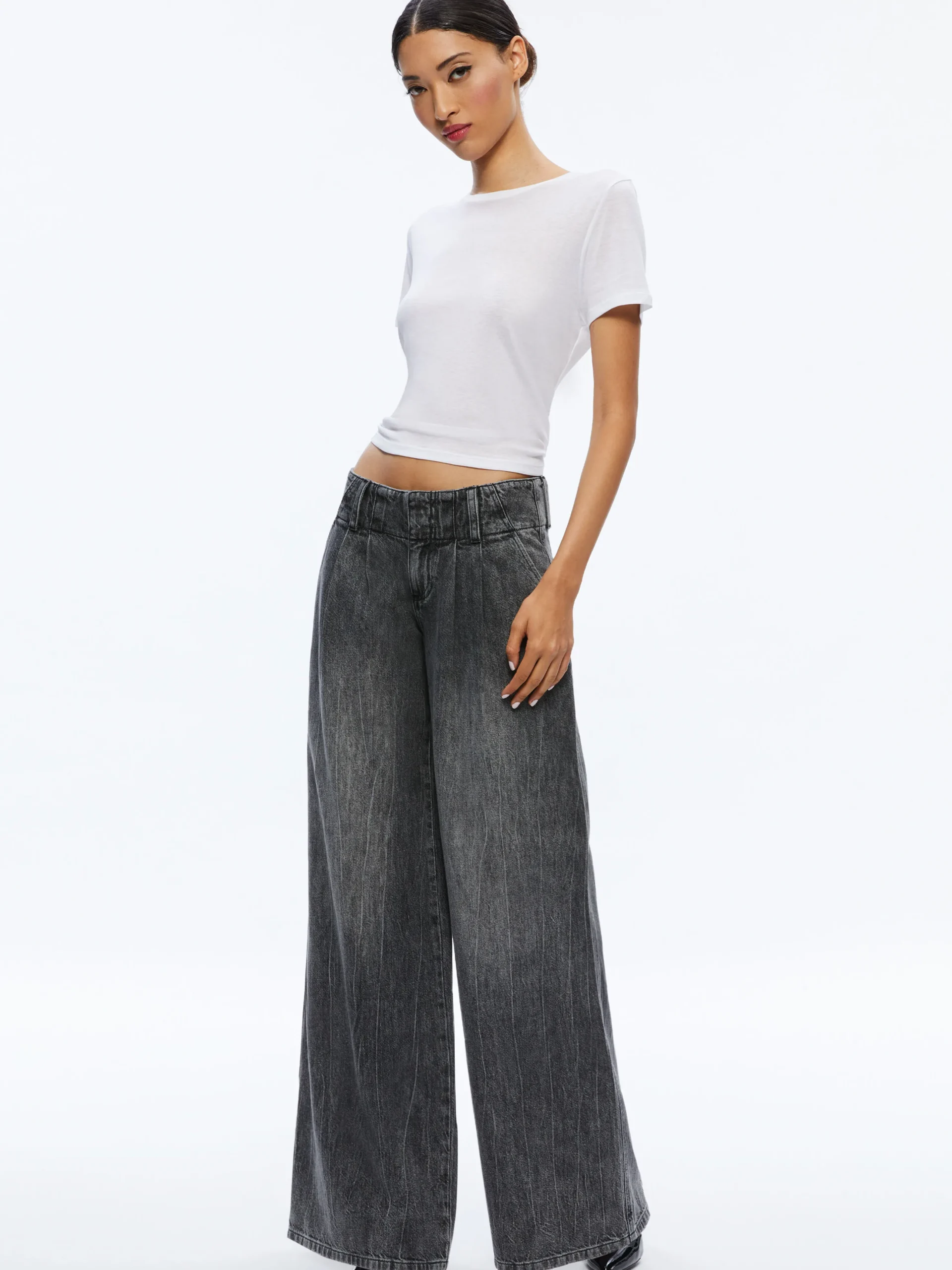 ANDERS LOW RISE PLEATED JEAN