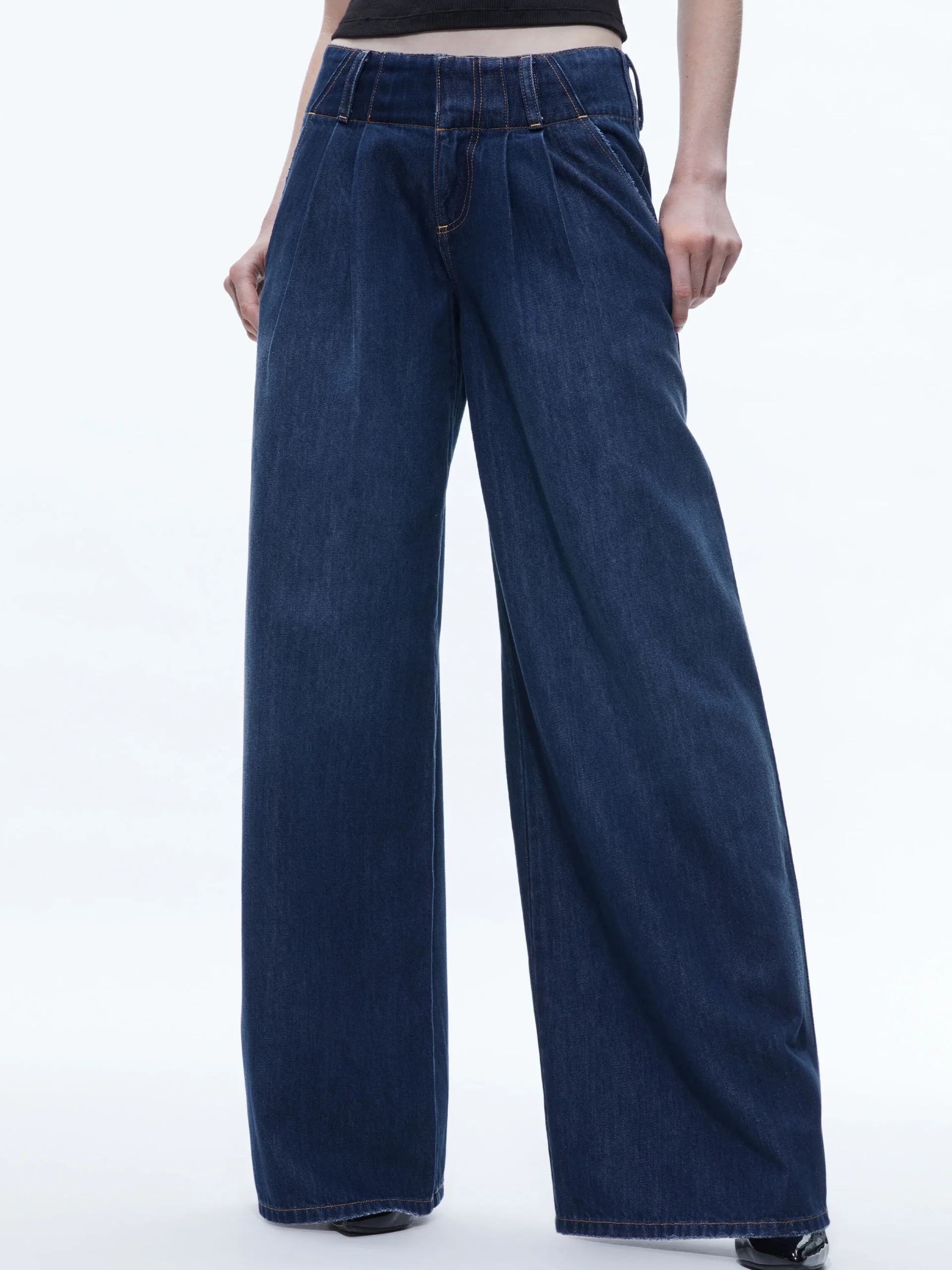 ANDERS LOW RISE PLEATED JEAN